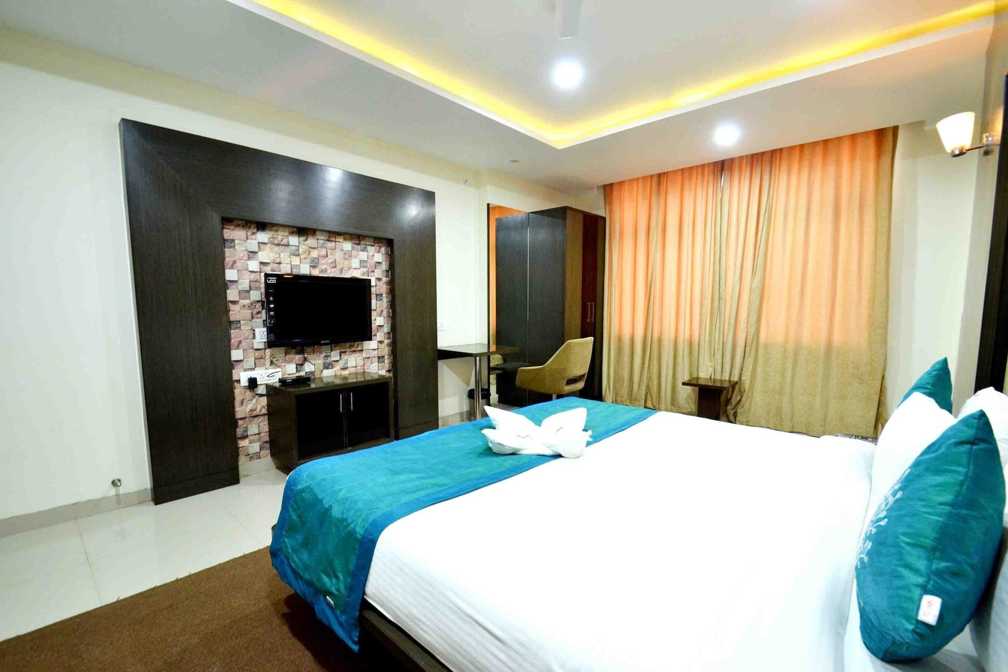 Capital O 1546 The Sensation Hotel Indore Bagian luar foto