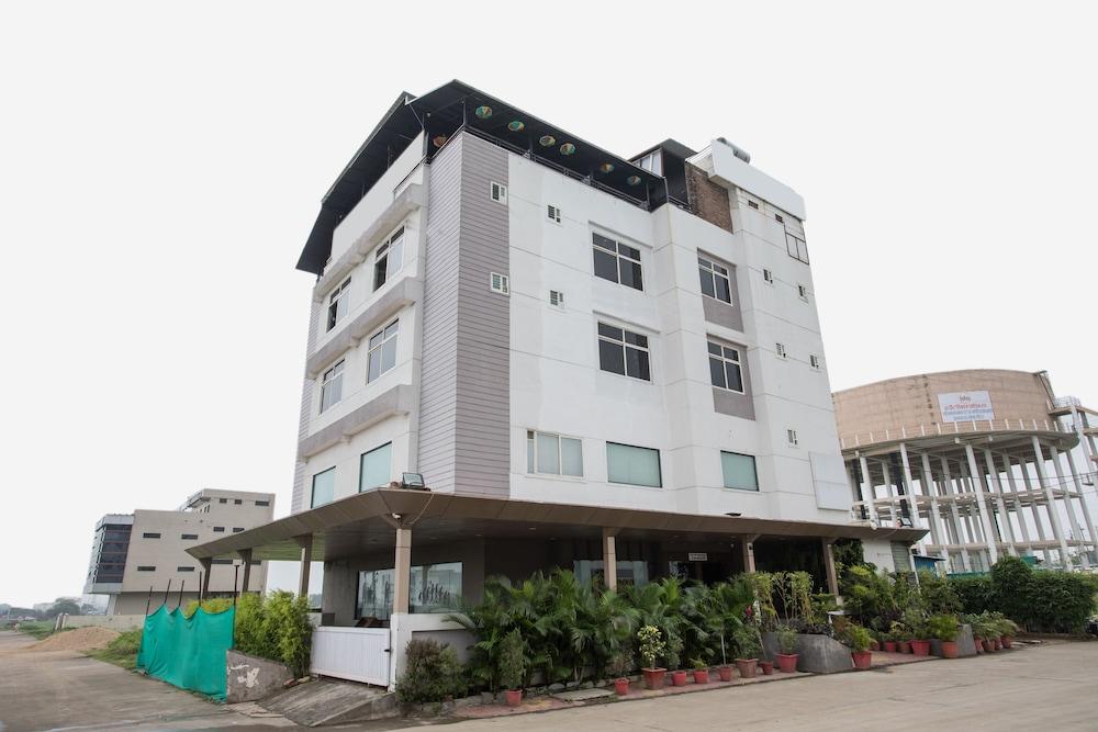 Capital O 1546 The Sensation Hotel Indore Bagian luar foto