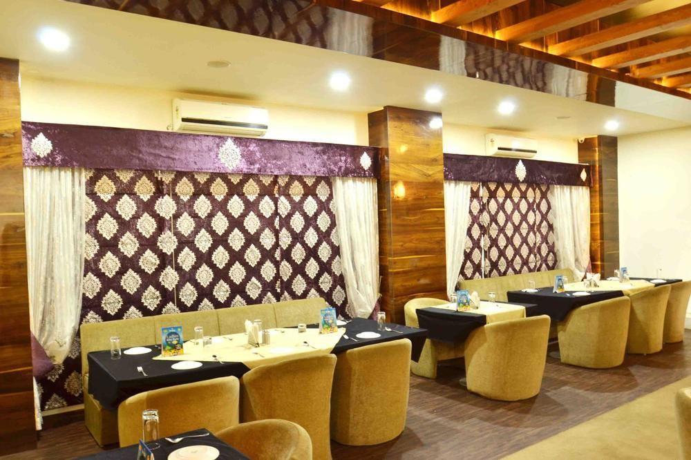 Capital O 1546 The Sensation Hotel Indore Bagian luar foto