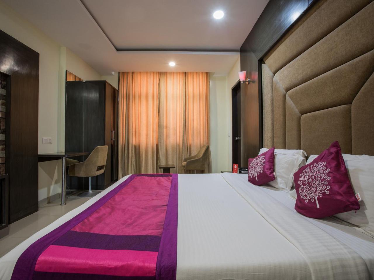 Capital O 1546 The Sensation Hotel Indore Bagian luar foto
