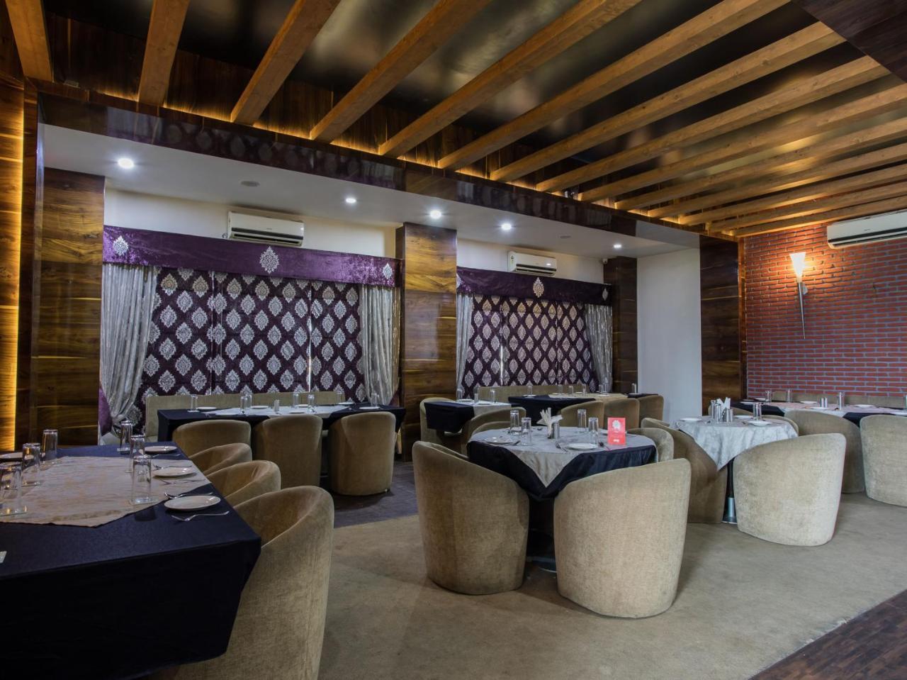 Capital O 1546 The Sensation Hotel Indore Bagian luar foto