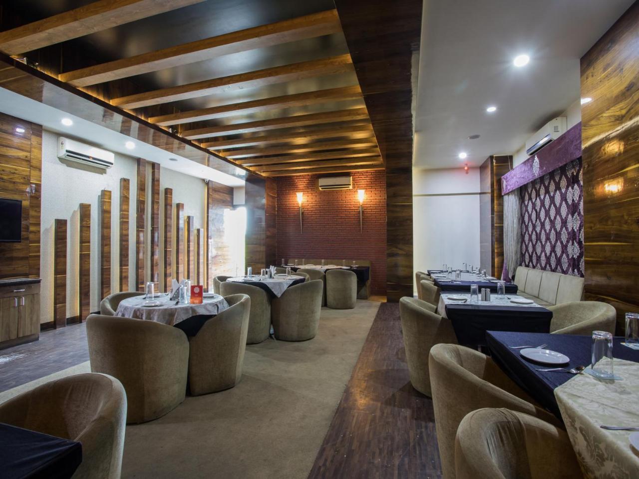 Capital O 1546 The Sensation Hotel Indore Bagian luar foto