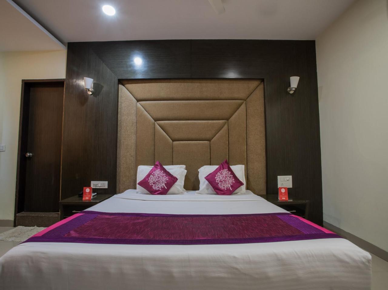 Capital O 1546 The Sensation Hotel Indore Bagian luar foto