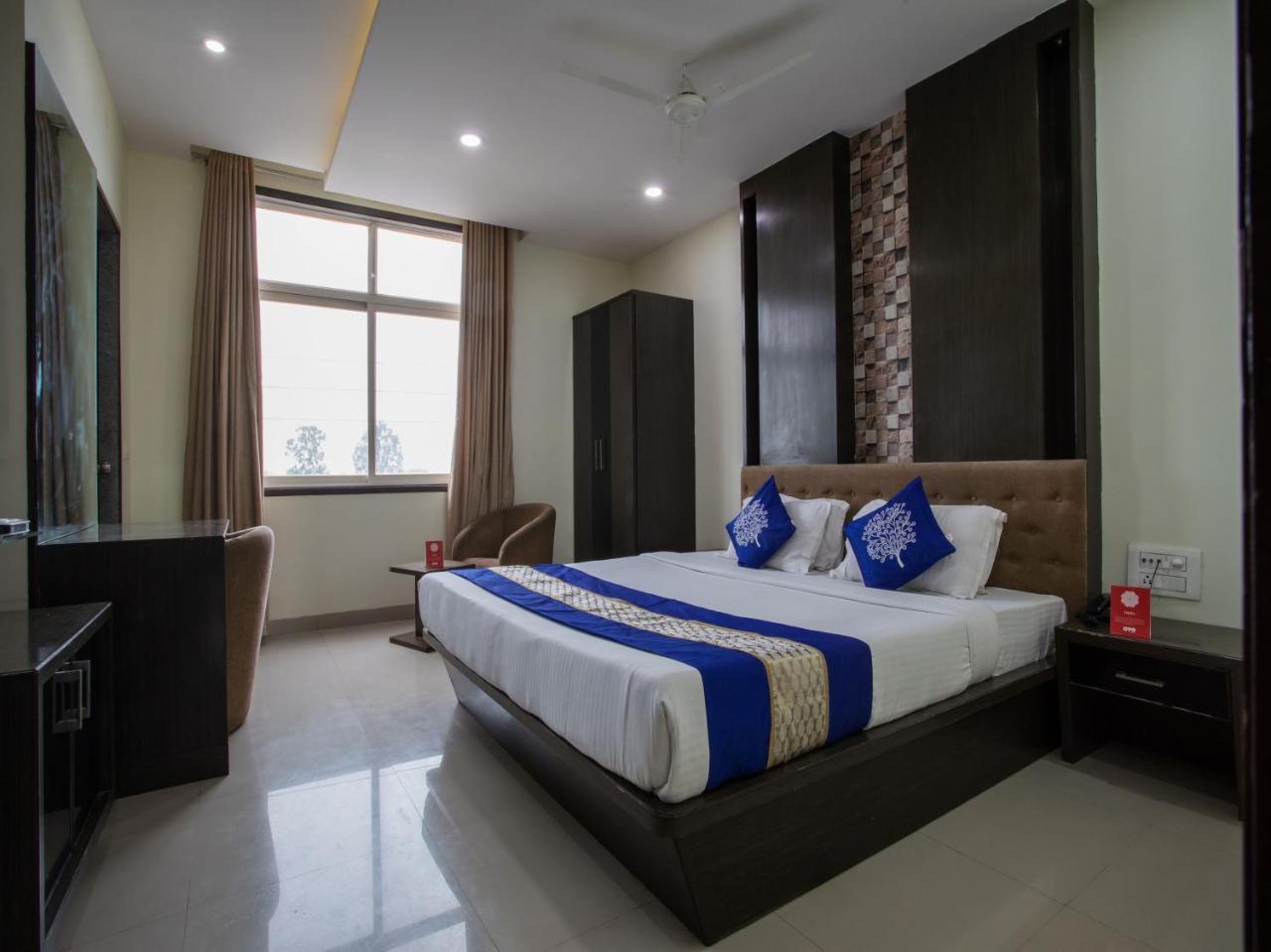 Capital O 1546 The Sensation Hotel Indore Bagian luar foto